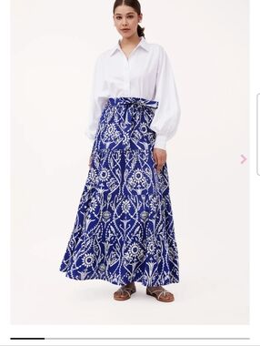 BEYOND BY VERA Size M Long Tiered GIA Skirt Blue White Floral Graphic